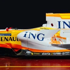 F1 Authentics shop 18 F1® Race Cars 2009 Renault R29 Official Show Car