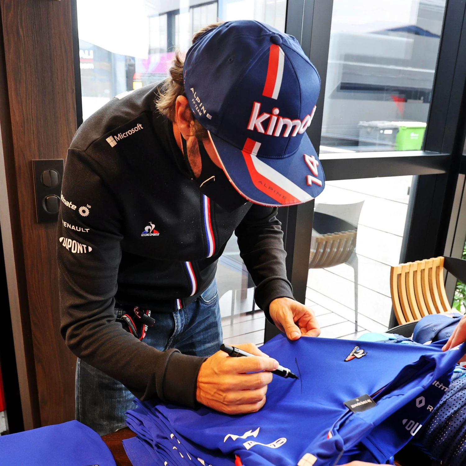 ALPINE_00001354_0109.jpg Alpine Alpine Fernando Alonso 2021 Signed Shirt