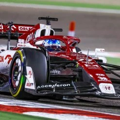 Alfa Romeo Alfa Romeo Valtteri Bottas 2022 Signed Photograph – Bahrain GP 11 Alfa Romeo Alfa Romeo Valtteri Bottas 2022 Signed Photograph – Bahrain GP