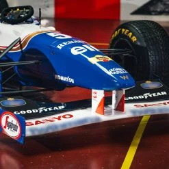 Official Williams 1995 FW17 Show Car With Damon Hill Race Suit