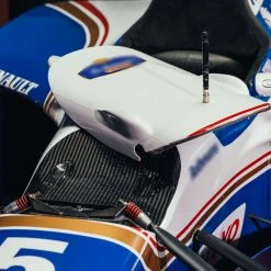 Official Williams 1995 FW17 Show Car With Damon Hill Race Suit
