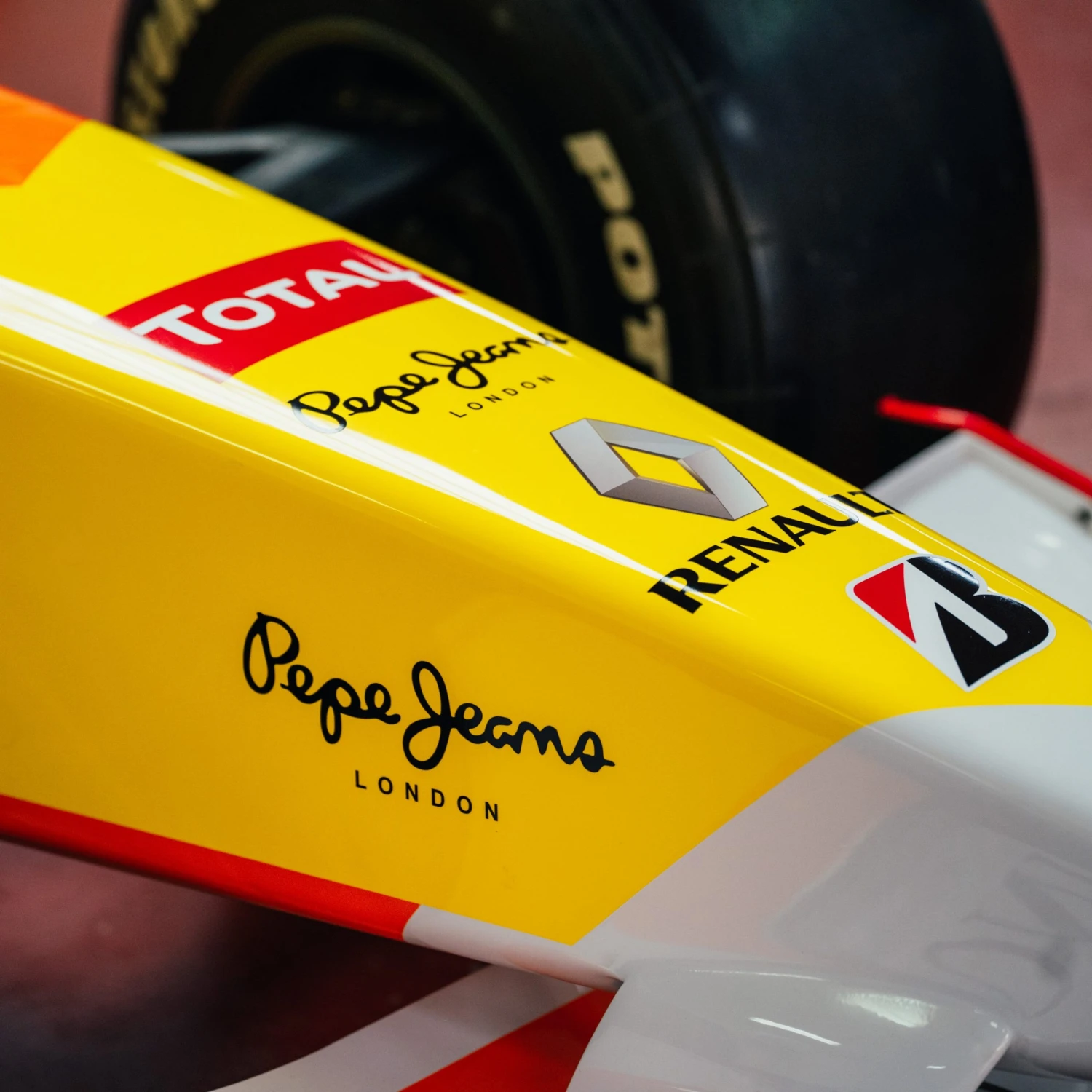 F1® Race Cars 2009 Renault R29 Official Show Car 9 F1® Race Cars 2009 Renault R29 Official Show Car