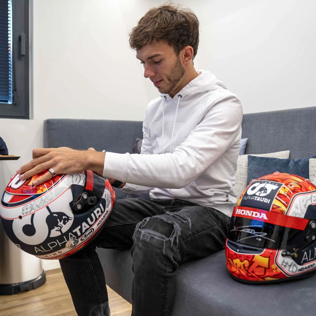 AlphaTauri AlphaTauri Pierre Gasly 2020 Signed 1:1 Italian GP Official Licensed Helmet 2 AlphaTauri AlphaTauri Pierre Gasly 2020 Signed 1:1 Italian GP Official Licensed Helmet