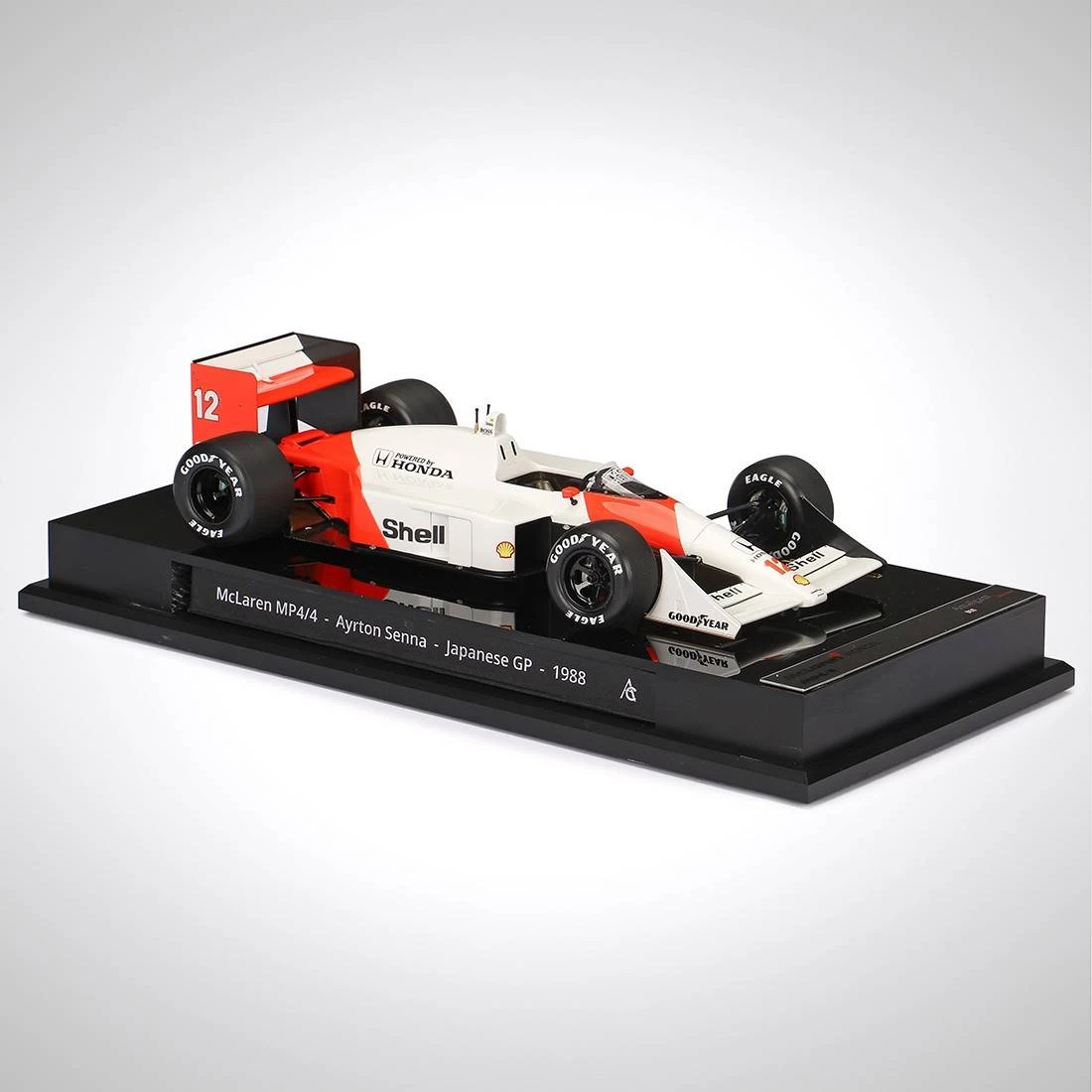 McLaren 1988 MP4/4 1:18 Scale Model Car 1 McLaren 1988 MP4/4 1:18 Scale Model Car