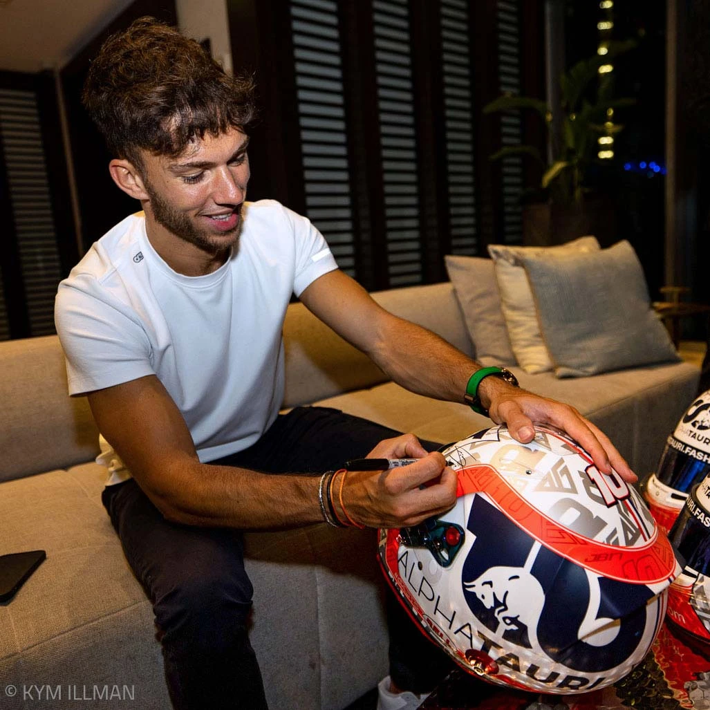 AlphaTauri AlphaTauri Pierre Gasly 2022 Signed 1:1 Official Licensed Helmet 2 AlphaTauri AlphaTauri Pierre Gasly 2022 Signed 1:1 Official Licensed Helmet
