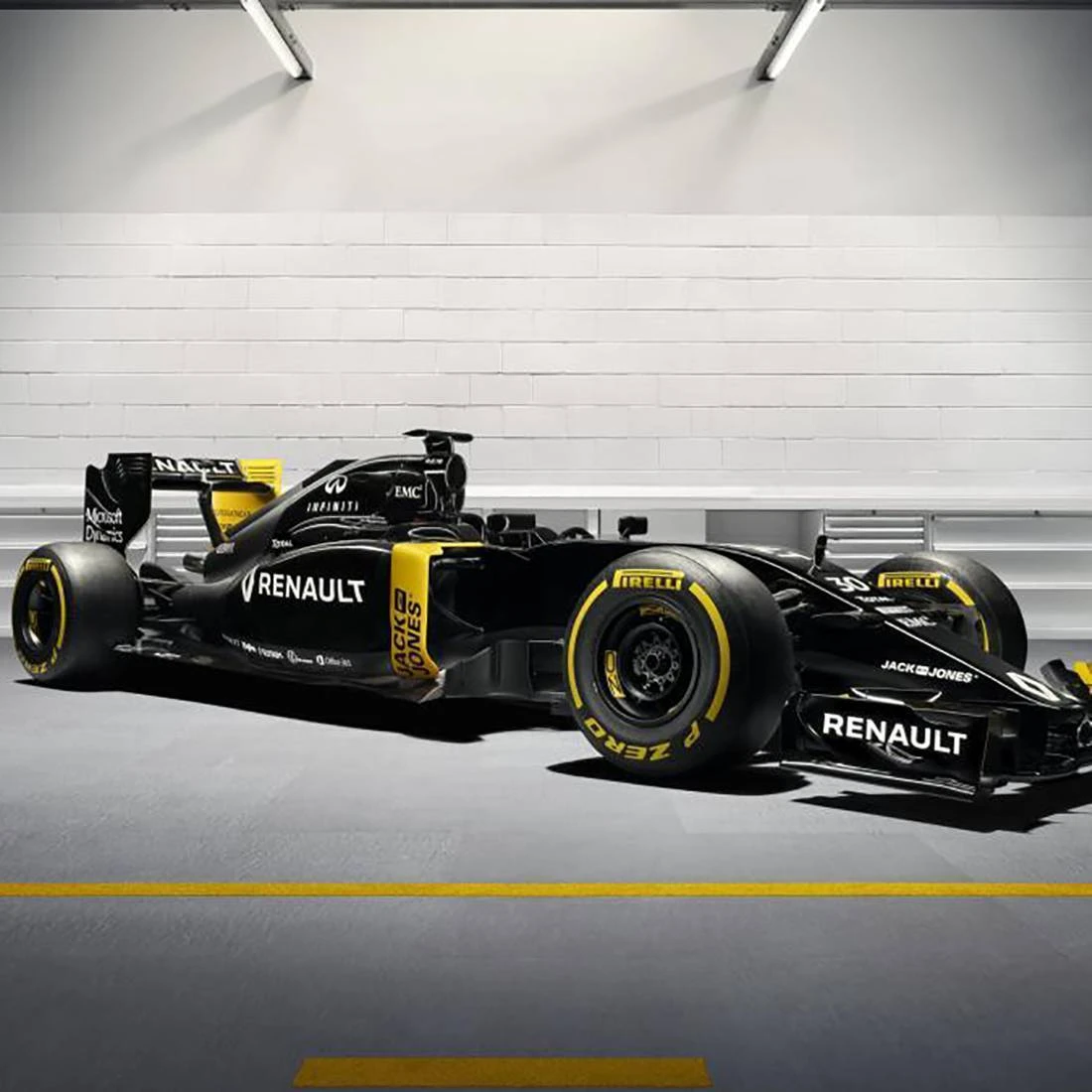 F1 Authentics Renault F1® Team 2016 Front Wheel Rim Table Alpine 2 F1 Authentics Renault F1® Team 2016 Front Wheel Rim Table Alpine