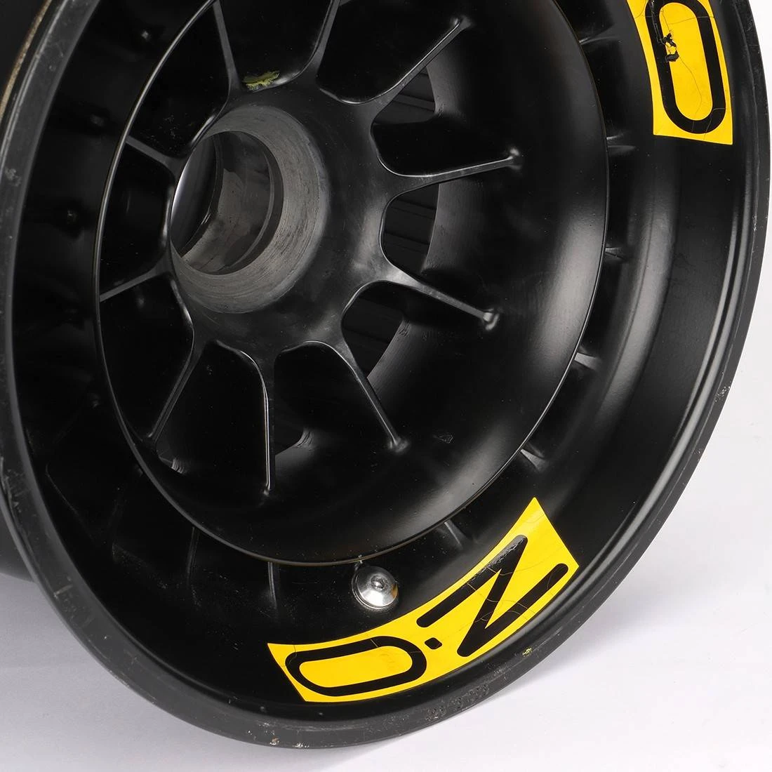 F1 Authentics Renault F1 Team 2016 Front Wheel Rim Table 5 F1 Authentics Renault F1 Team 2016 Front Wheel Rim Table